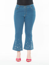 Carica l&#39;immagine nel visualizzatore di Gallery, Jeans trombetta strass e applicazioni.
