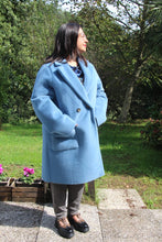Carica l&#39;immagine nel visualizzatore di Gallery, Pelliccia ecologica color avio lunga
