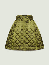 Carica l&#39;immagine nel visualizzatore di Gallery, Giubbino ecopiuma verde vestibilità curvy
