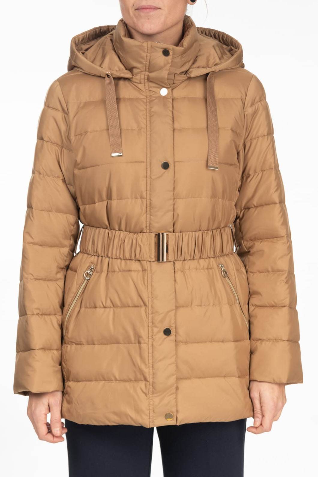 Piumino color cammello con cintura