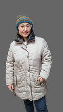 Carica l'immagine nel visualizzatore di Gallery, Piumino beige

