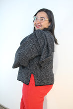 Carica l&#39;immagine nel visualizzatore di Gallery, Giacca in maglia con sciarpa melange nero/latte
