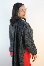 Carica l&#39;immagine nel visualizzatore di Gallery, Giacca in maglia con sciarpa melange nero/latte
