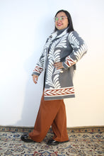 Carica l&#39;immagine nel visualizzatore di Gallery, Giacca lunga in maglia jaquart fantasia misto lana e cashmere
