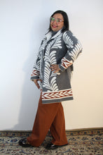 Carica l&#39;immagine nel visualizzatore di Gallery, Giacca lunga in maglia jaquart fantasia misto lana e cashmere
