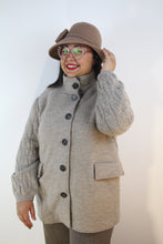 Carica l&#39;immagine nel visualizzatore di Gallery, Giacca lana cotta maniche in maglia trecce colore naturale
