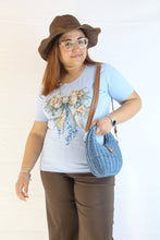 Carica l'immagine nel visualizzatore di Gallery, T-shirt cotone azzurra con fiocco
