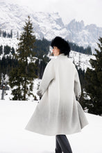 Carica l'immagine nel visualizzatore di Gallery, Cappotto sfumato bianco
