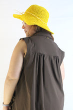 Carica l'immagine nel visualizzatore di Gallery, Abito cotone smanicato con collo e tasconi.
