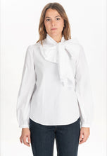 Carica l&#39;immagine nel visualizzatore di Gallery, Camicetta cotone bianco fiocco
