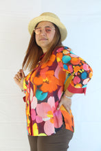 Carica l'immagine nel visualizzatore di Gallery, Camicia cotone fantasia fiori multicolor.
