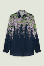 Carica l'immagine nel visualizzatore di Gallery, Camicia donna Curvy blu con stampa glicini.
