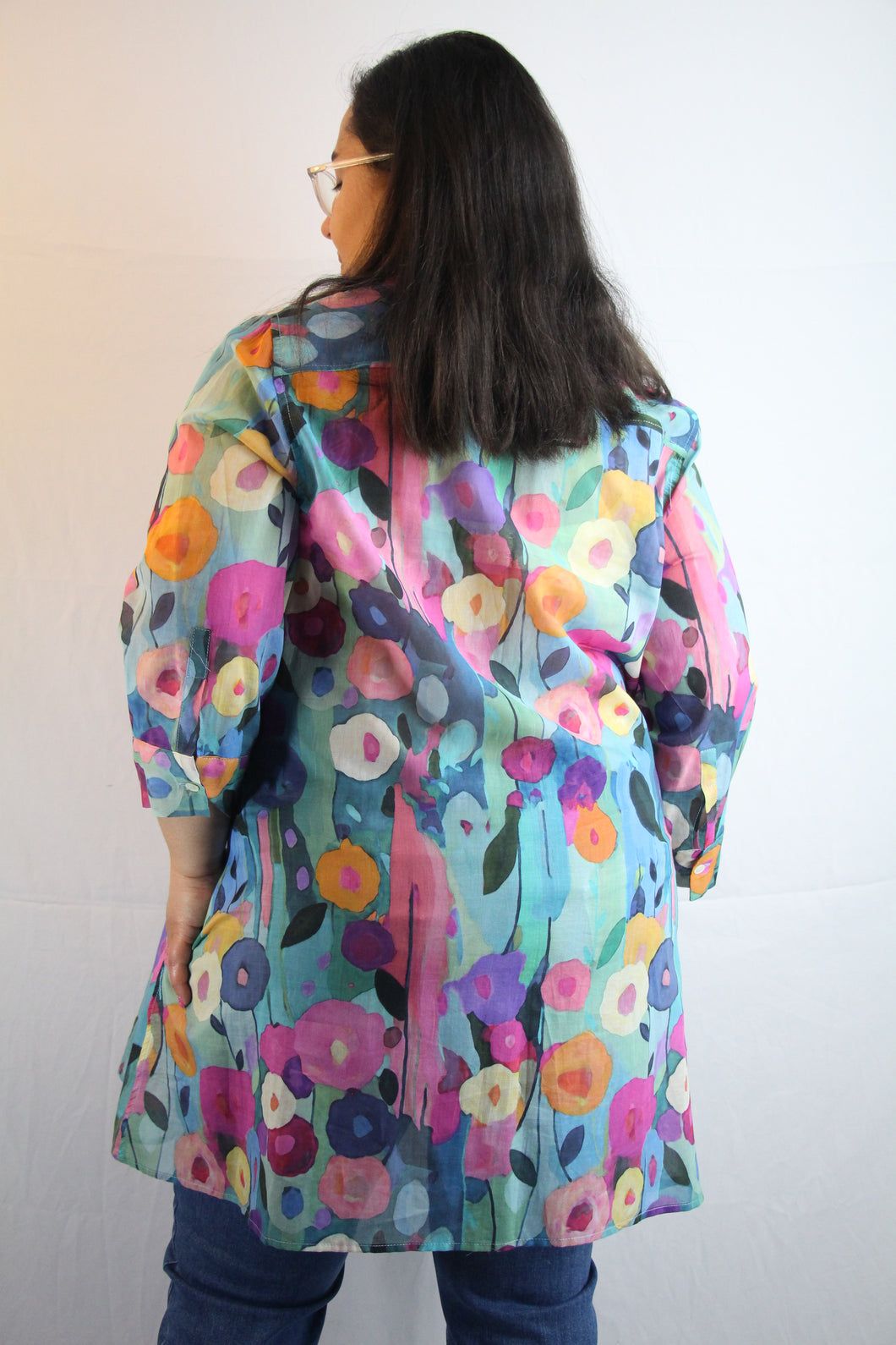 Camicia donna cotone fantasia lunga con tasche.